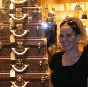 Meet your Posher, Danielle